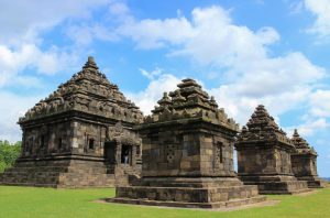 candi ijo