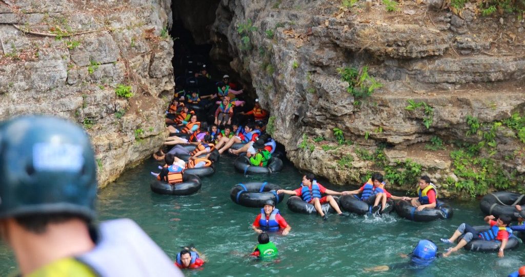 4 Keuntungan Utama Menggunakan Guide Lokal untuk Wisata