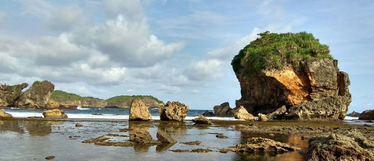 Ingin Relaksasi dengan Suasana yang Hangat? Pantai Jungwok Tempatnya